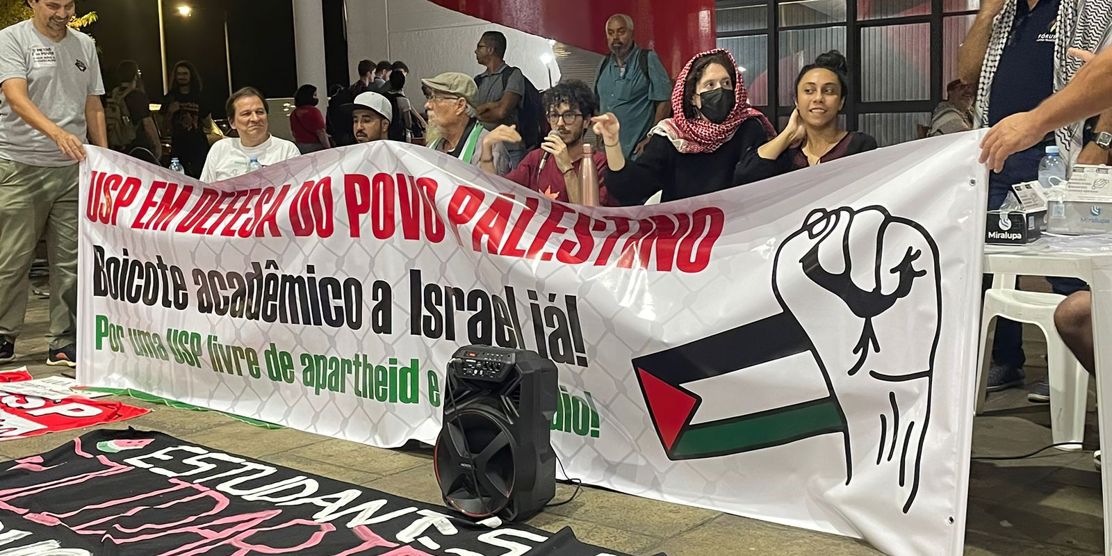 manifestantes-fazem-ato-pro-palestina-na-usp