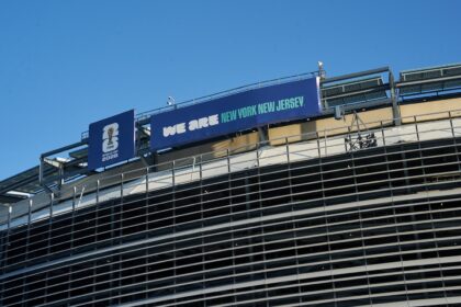 “fifa-deve-pagar”:-tarifa-de-r$-700-para-onibus-da-copa-vira-guerra-politica-nos-eua