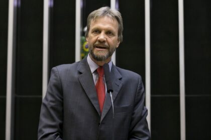 bastidores:-lider-do-pt-defendeu-criar-terrabras-em-reuniao-com-embaixada-dos-eua