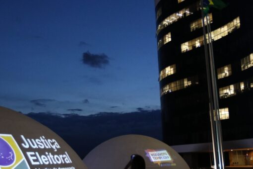 tse-adia-decisao-sobre-suspensao-de-pesquisa-de-voto-para-presidente
