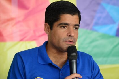 presenca-de-acm-neto-passa-despercebida-por-publico-no-arraial-das-viuvas-em-simoes-filho