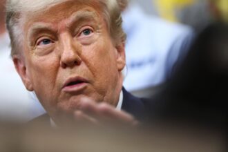 trump-diz-que-tomara-medidas-apos-decisao-que-o-impediu-de-demitir-diretora-do-fed