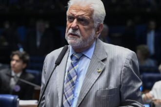wagner-diz-que-fim-da-escala-6×1-pode-ser-votada-antes-do-recesso-no-senado
