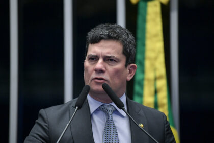 moro-critica-decisao-que-proibiu-visitas-de-flavio-a-bolsonaro:-“falta-legalidade”